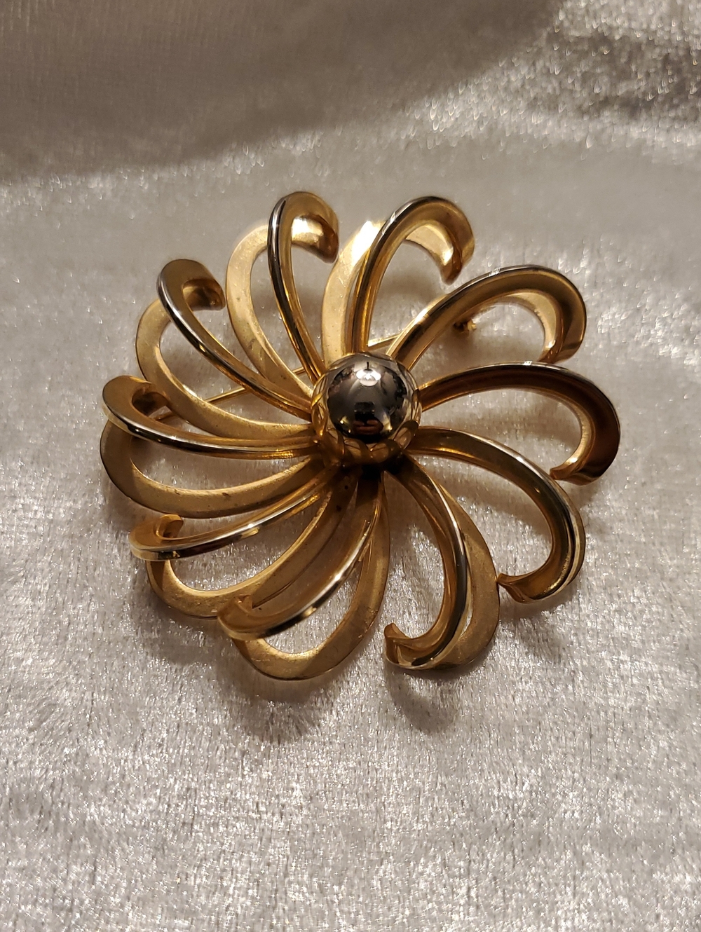 Vintage Gold & Silver Two Tone Pinwheel Sunburst Brooch Pin Unsigned